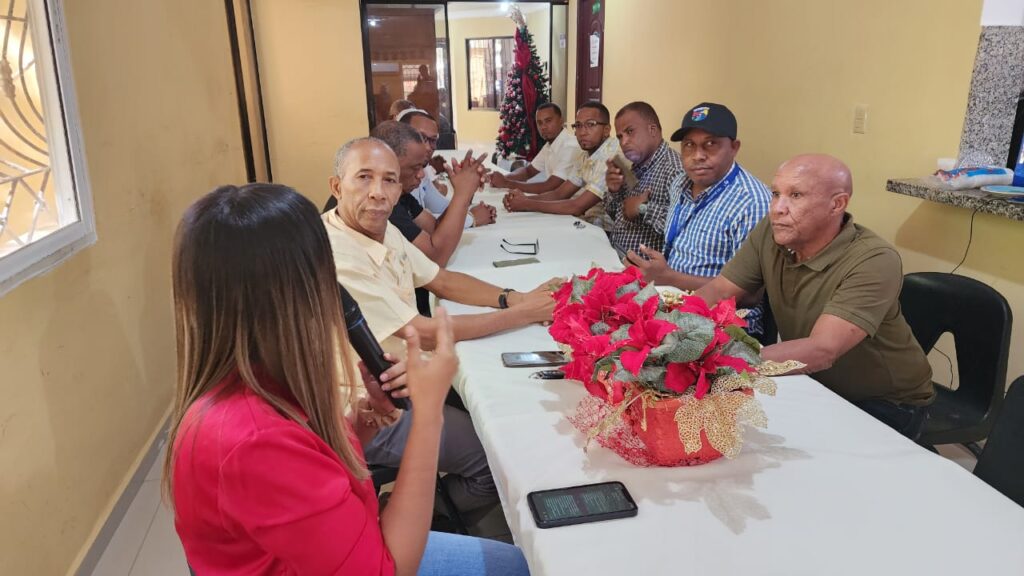 Compartir navideño con periodistas de la región sur Bahoruco e Independencia - Noticias de hoy en República Dominicana | De Último Minuto