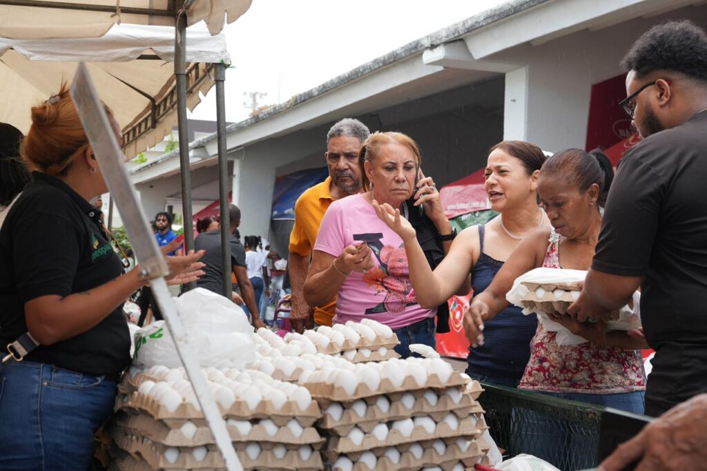 Compradores destacan excelentes precios en la Gran Feria Agropecuaria del Inespre - Noticias de hoy en República Dominicana | De Último Minuto