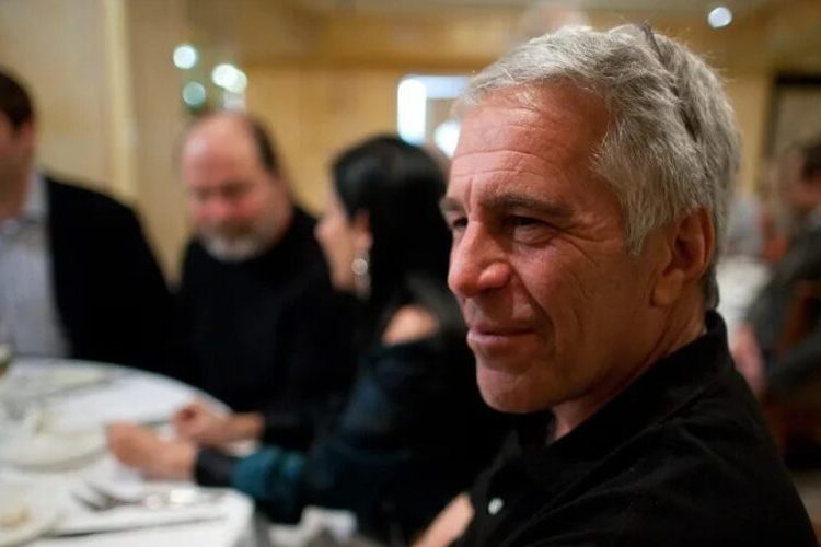 Epstein no estaba bien vigilado en prisión, según nuevos documentos sobre su muerte