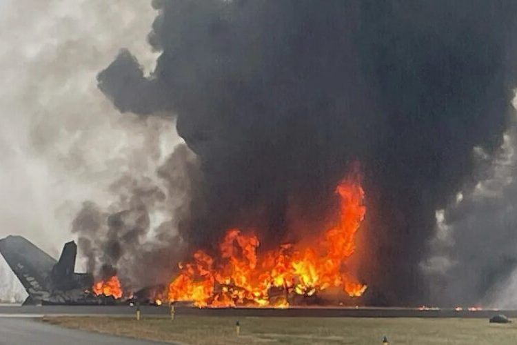 Un accidente aéreo en aeropuerto de Carolina del Norte deja varios muertos