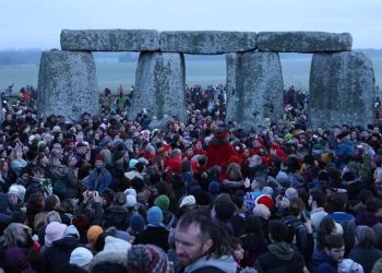 Unas 8.500 personas celebran el solsticio de invierno en el monumento de Stonehenge