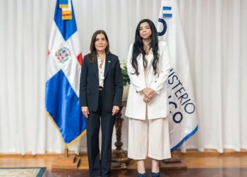 Yeni Berenice y la embajadora Leah Francis abordan fortalecimiento de la seguridad entre RD y EE.UU.