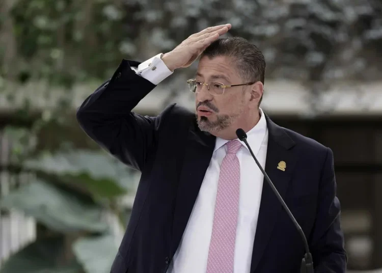 El presidente de Costa Rica conserva su fuero en el proceso sobre intromisión en política electoral