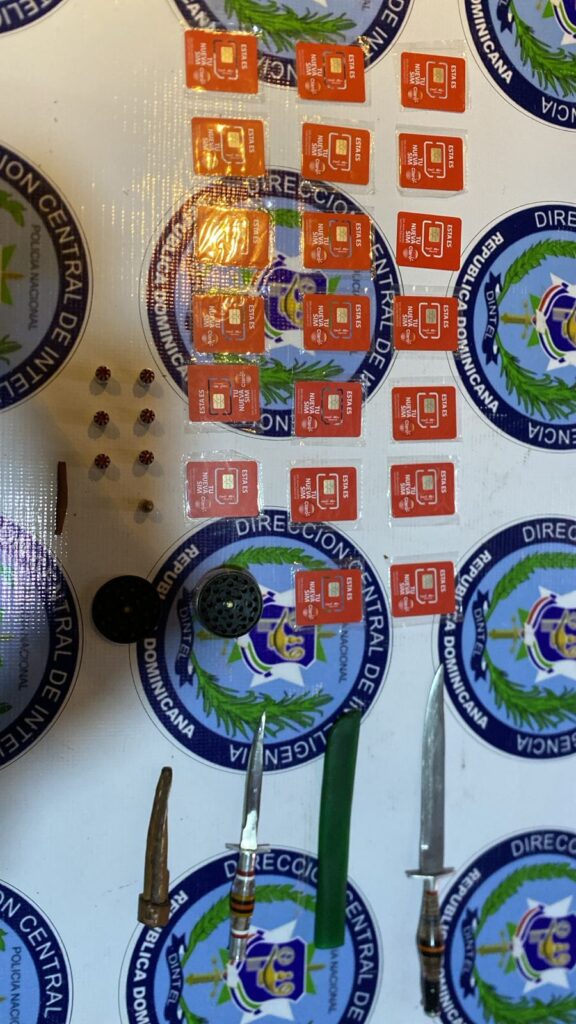 DINTEL La Vega realiza tres allanamientos y ocupa arma de fuego, municiones y mercancía ilegal - Noticias de hoy en República Dominicana | De Último Minuto