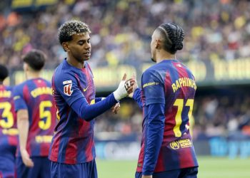 El Barcelona vence al Villarreal con goles de Raphinha y Lamine Yamal