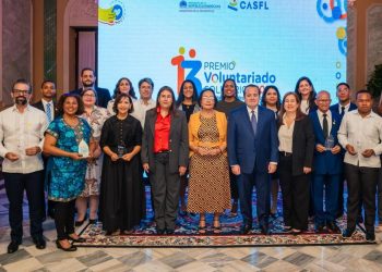 Ernesto Ríos recibe galardón Influencer Solidario 2025 en el Premio Nacional Voluntariado Solidario