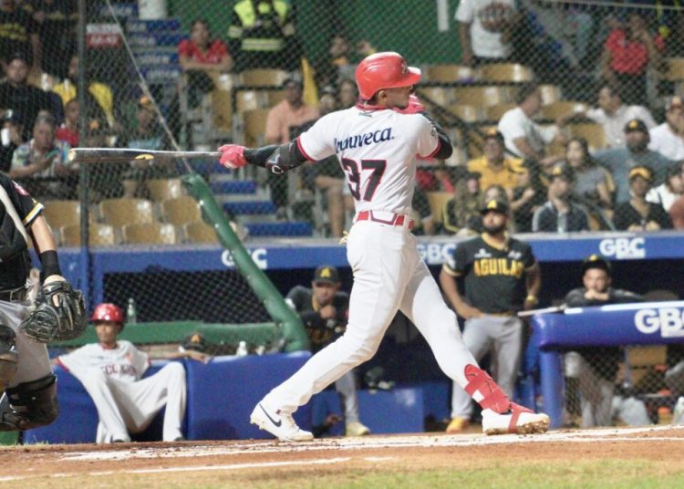 Rally de cuatro carreras en el séptimo da triunfo al Escogido sobre las Águilas