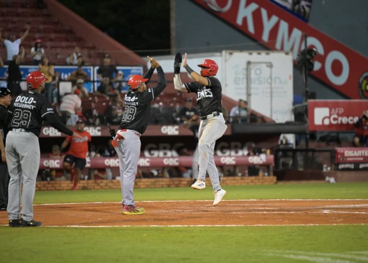 Leones ascienden al cuarto; Águilas y Toros se mantienen firmes