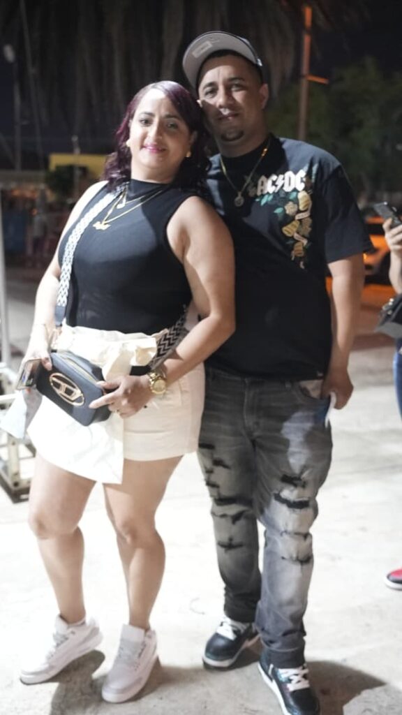 Fanáticos de todo el país llegan a la Arena del Cibao para el segundo concierto de Raulín Rodríguez - Noticias de hoy en República Dominicana | De Último Minuto