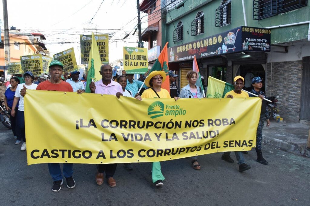 Frente Amplio realiza 6ta caminata en protesta por la corrupción en caso SENASA - Noticias de hoy en República Dominicana | De Último Minuto