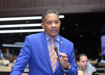 Diputado Eugenio Cedeño resalta desarrollo inmobiliario de Bayahíbe tras inauguración de nuevo parqueo