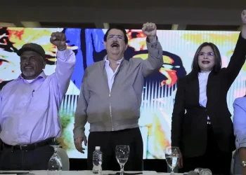 Manuel Zelaya llama a la movilización en apoyo a los candidatos que piden anular las elecciones en Honduras