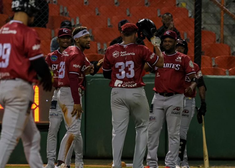 Gigantes silencian a los Toros con remontada en el noveno