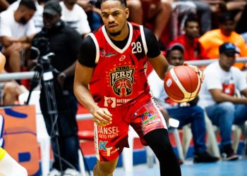 Buitres y Lobos salen airosos en electrizante jornada del Torneo de Baloncesto Superior de San Cristóbal