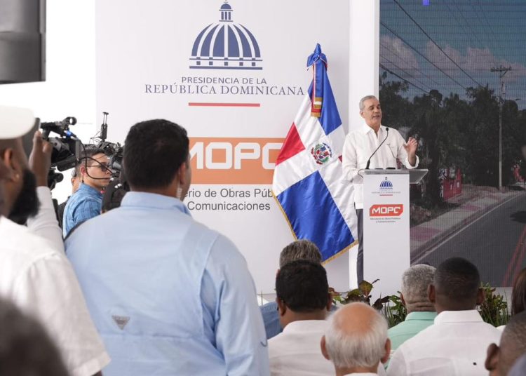 Luis Abinader afirma nueva carretera de Hondo Valle impulsará el desarrollo agrícola y turístico del sur