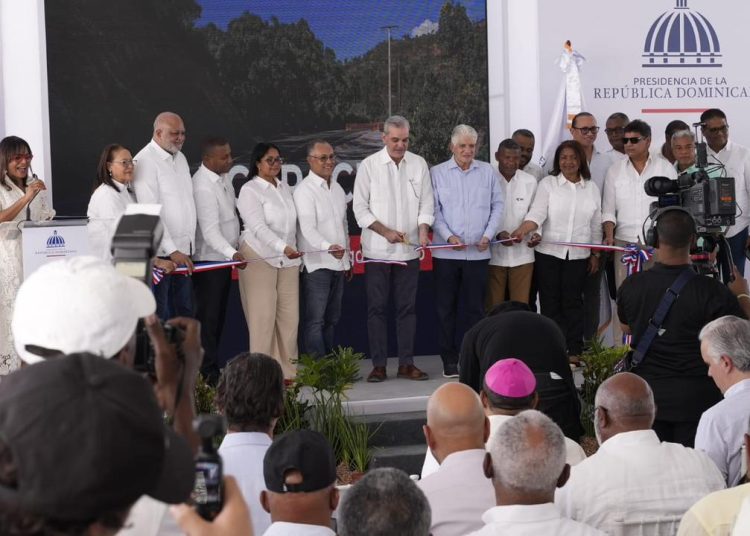 Ministerio de Obras Públicas inaugura carretera de Hondo Valle y fortalece el desarrollo de la región sur