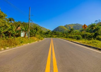 Comunitarios agradecen nueva carretera en Hondo Valle por mejorar acceso a la capital y a servicios de salud