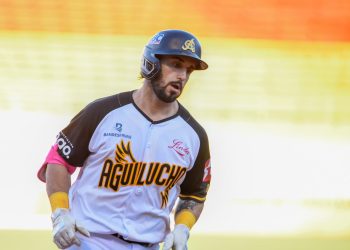 Águilas imponen su dominio ante Estrellas y festejan con triunfo en el Cibao