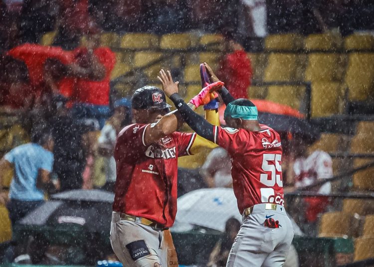 Grand slam de Julio Carreras impulsa a los Gigantes al tercer lugar