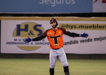 Celestino y Castillo conducen triunfo de los Toros del Este 10-3 sobre los Gigantes