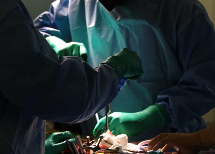 Unión Médica realiza la primera cirugía robótica de columna en RD y el Caribe