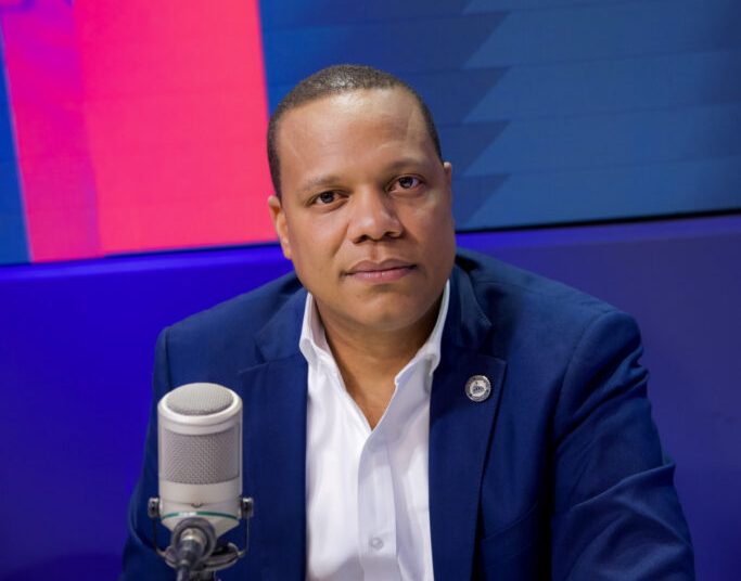 Eddy Alcántara advierte sobre el «comercio irregular chino» y la evasión fiscal