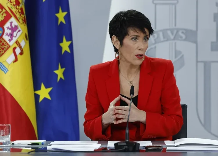 Elma Saiz será la portavoz del Gobierno y Milagros Tolón ministra de Educación y Deportes