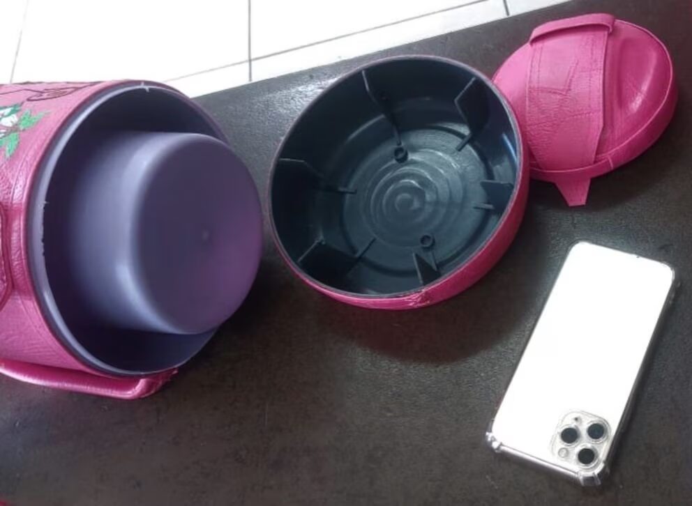 Incautaron un iPhone oculto en un termo que intentaron entregar a la pareja del narco Sebastián Marset en una cárcel militar de Paraguay - Noticias de hoy en República Dominicana | De Último Minuto