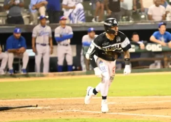 Hit de Ismael Munguía decide triunfo de las Estrellas 4-2 sobre el Licey