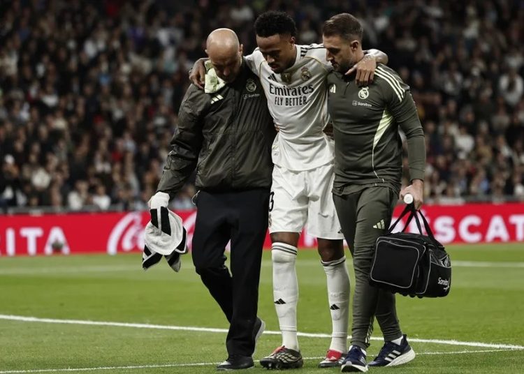 Militao estará cuatro meses de baja por rotura muscular en el bíceps femoral