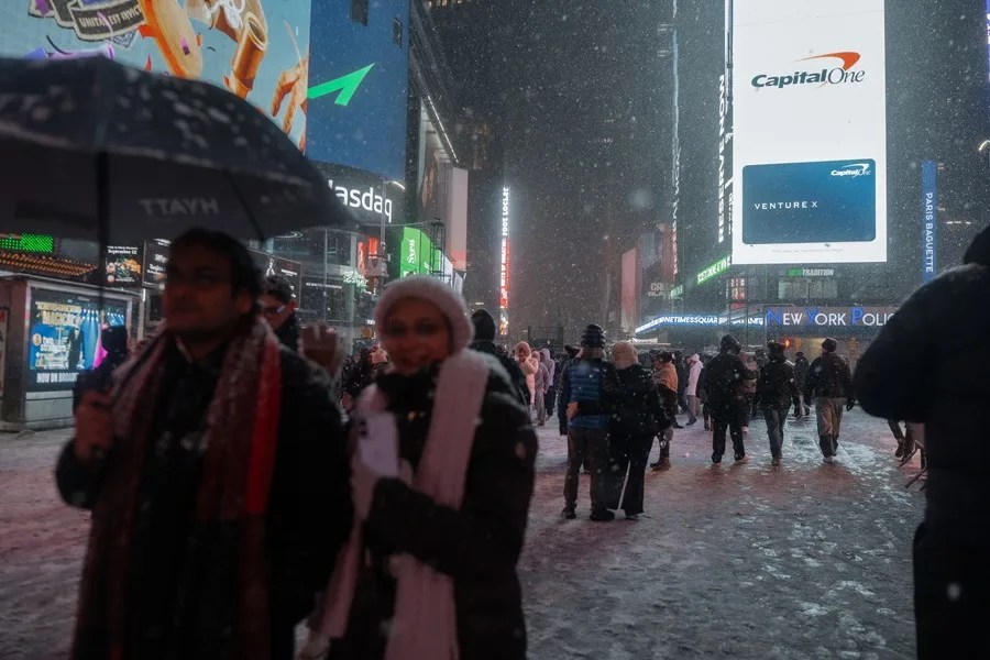 Miles de vuelos cancelados en todo EE.UU. por tormentas invernales en la temporada navideña | 2 | Nueva York