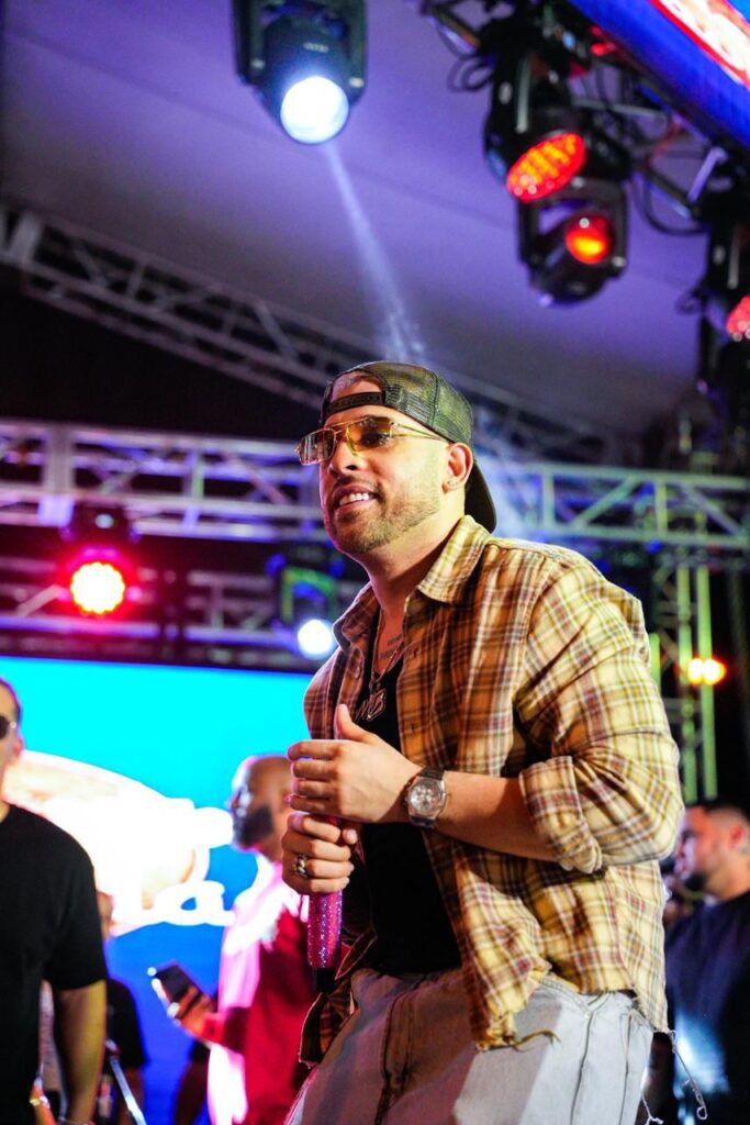 Miles disfrutan explosivo concierto navideño de ReconocidosNet en Los Guarícanos - Noticias de hoy en República Dominicana | De Último Minuto