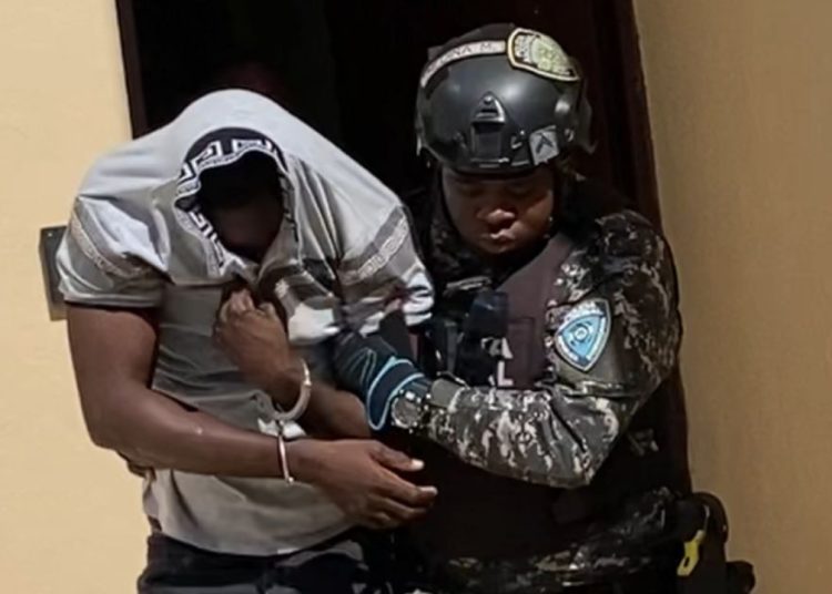 Aplazan audiencia de coerción contra cabo acusado de matar a su pareja en Monte Plata