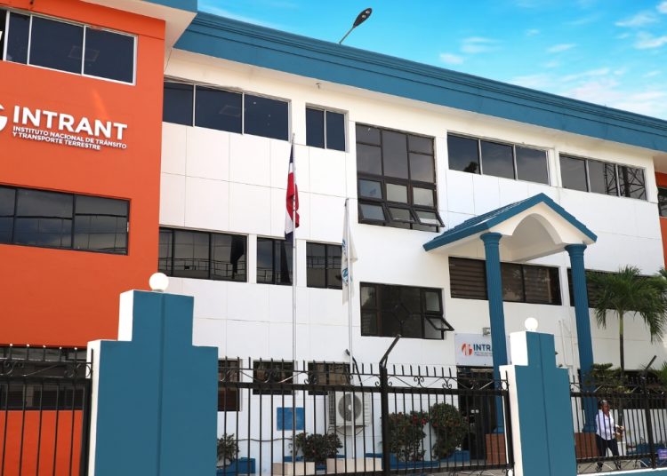 INTRANT anuncia medidas especiales para regular el transporte de carga en Navidad 2025 y Año Nuevo 2026