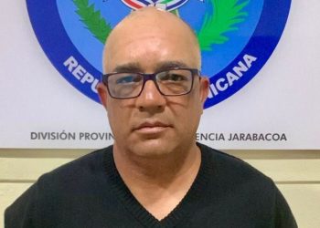 Caen presunto usurpador de Dintel mientras conducía un Mustang en Paso Bajito, Jarabacoa