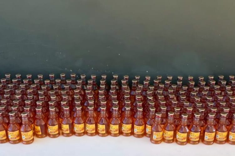 Ejército ocupa 288 unidades de ron ilícito en Loma de Cabrera, Dajabón