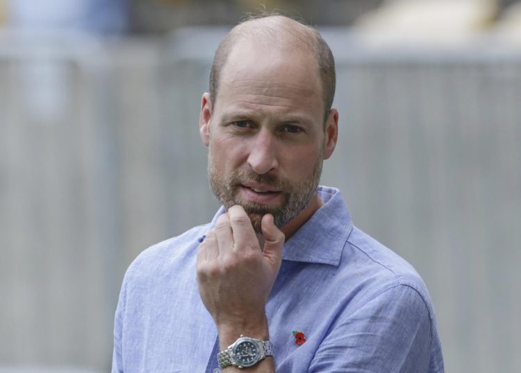 Príncipe Guillermo emula a Diana y acude con su hijo Jorge a un acto de personas sin hogar