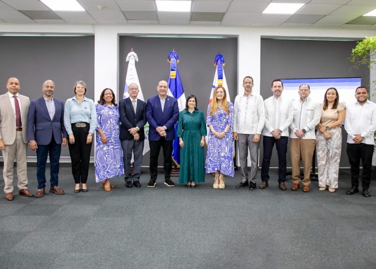 ProDominicana y Cámara de Comercio de Santiago firman acuerdo acuerdan potenciar las exportaciones