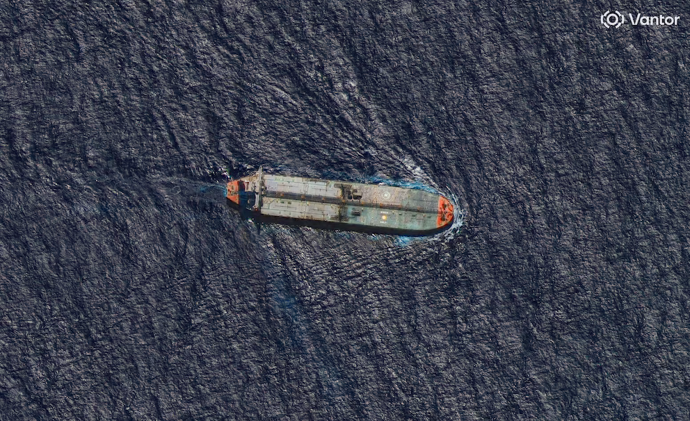 Buques petroleros sancionados se alejan de Venezuela tras el anuncio de Donald Trump de un “bloqueo total”