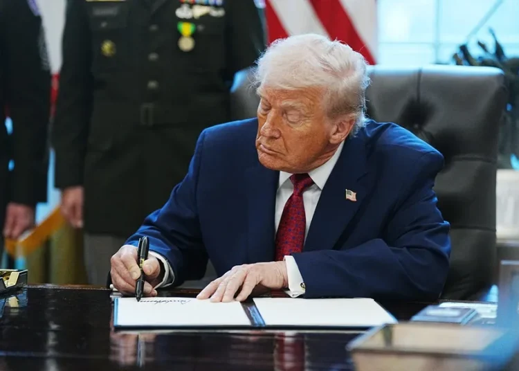 Trump firma una orden ejecutiva para declarar al fentanilo como un «arma de destrucción masiva»