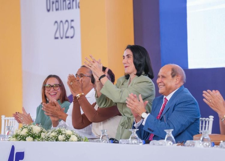 Raquel Arbaje encabeza graduación de 1,177 nuevos técnicos del Infotep en la Región Este 