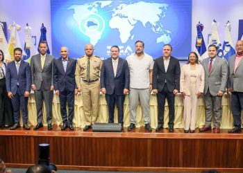 DGA firma acuerdo con 10 instituciones para acelerar aún más el despacho de contenedores