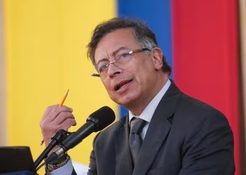 Petro afirma que Venezuela necesita una «revolución democrática» y no «represiones»
