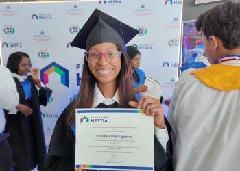 Egresados de Fundación Hestia destacan sacrificios y satisfacción tras completar sus estudios