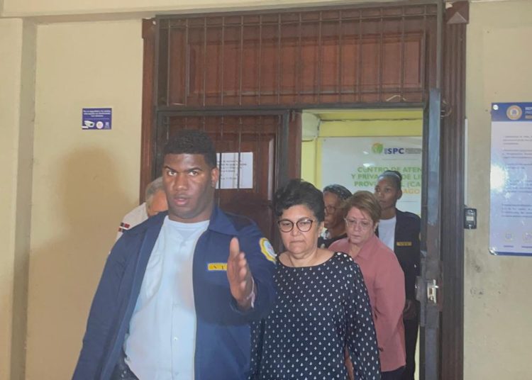 Jueza impone garantía económica e impedimento de salida a tres empleadas del colegio Da Vinci