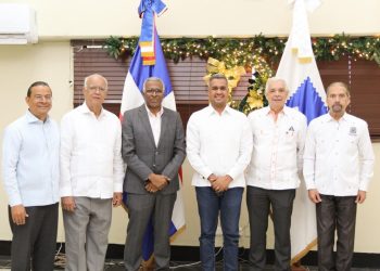 INPOSDOM juramenta comisión de alto nivel para conmemorar 175 años del servicio postal