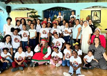 Grupo Empresarial Moreta celebra encuentro navideño con niñas del Hogar de Bonao