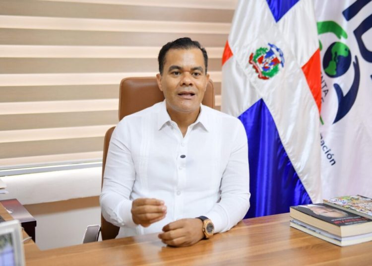 Director de la DIDA advierte a ARS y farmacias sobre monitoreo al cumplimiento de resolución