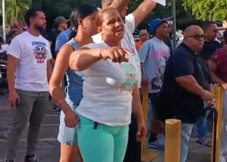 “Estamos aquí por el pueblo dominicano”: protestan por caso SeNaSa y exigen justicia sin privilegios