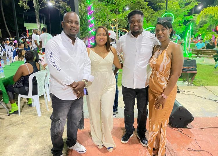 Director de la Junta Municipal de Chirino realiza encendido del árbol navideño y cena comunitaria